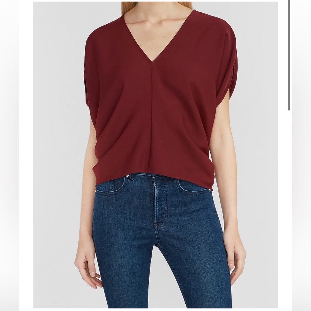 Express
V-NECK DOLMAN TOP IN WINE